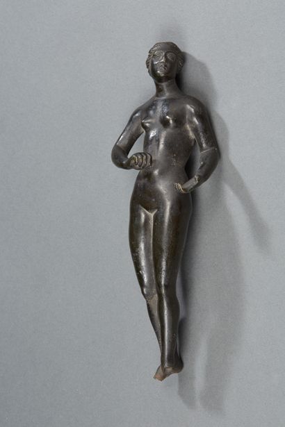 null 
Sujet en bronze à patine noire représentant une femme nue d'après l'antique




Epoque...