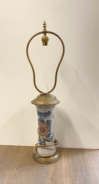 null Vase en céramique à décor chinois. Monté en lampe.

H. 31cm