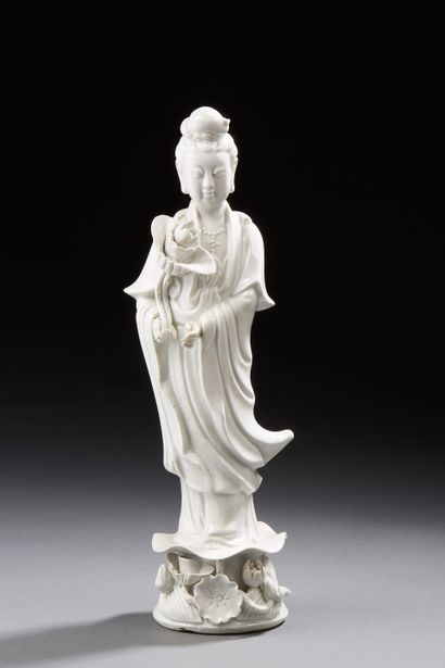 null CHINE


Figurine en porcelaine émaillée blanche représentant la déesse Guanhin,...