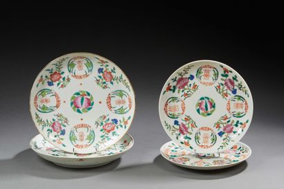 null CHINE - XXe siècle


Quatre coupes en porcelaine à décor en émaux polychromes...