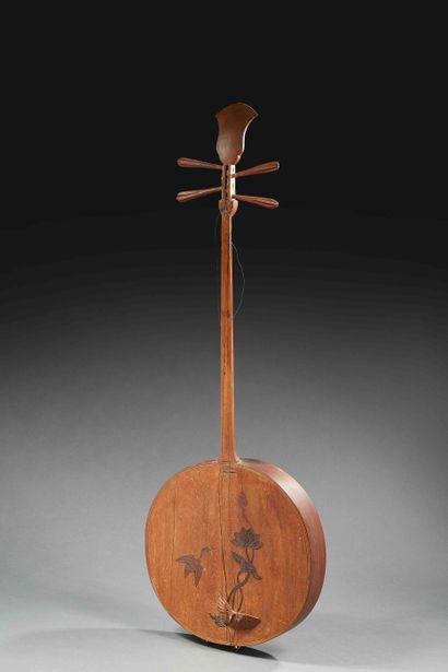 null VIETNAM


Wooden guitar decorated with a bird on the sounding board and flowers...
