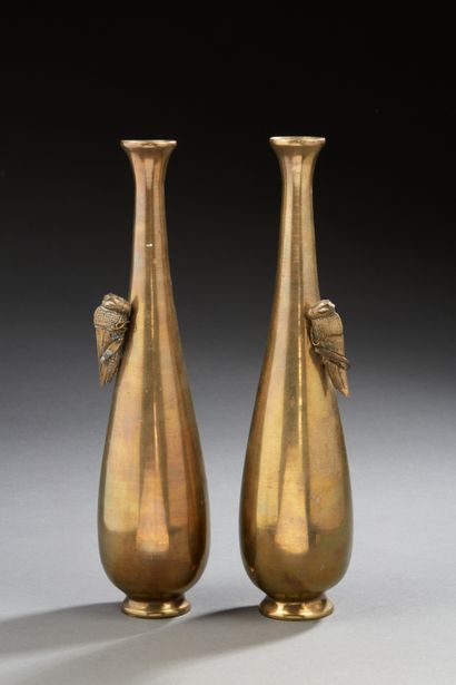 null JAPON


Paire de vases soliflores en bronze à motifs de cigales appliqués. 


Vers...