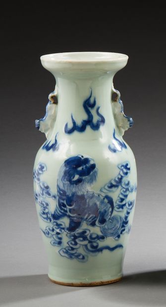 null CHINA


Small baluster vase decorated with a blue chiler on a celadon background.


Late...