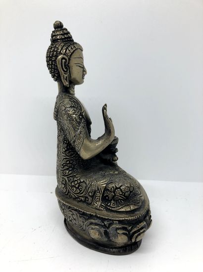 null CHINA


Seated divinity in metal.


H. 21 cm