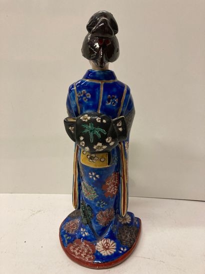 null JAPON


Statuette en porcelaine émaillée représentant une Geisha portant dans...