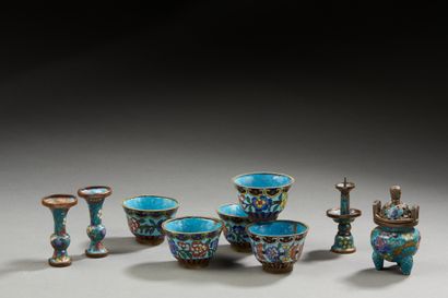 null CHINA


Cloisonné bronze miniature set including an altar set with a tripod...