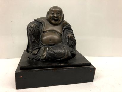 null INDOCHINA


Bronze Buddha on a wooden base.





H .: 12 cm (without base)
