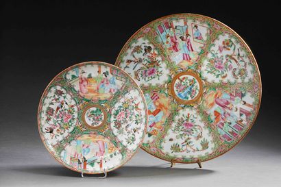 null CHINE, Canton - Vers 1900


Plat et coupe en porcelaine polychrome à décor de...