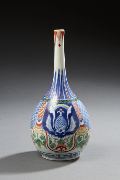 null JAPON


Vase à long col étroit en porcelaine à décor sous couverte imari.


XVIIIe/XIXe...