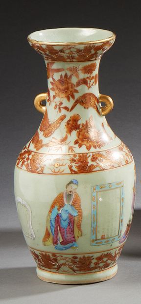 null CHINE


Vase en porcelaine de forme balustre à décor en emaux de quatre personnages...