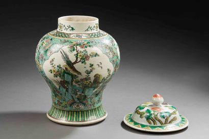 null CHINE


Vase en porcelaine de forme balustre en biscuit peint dans le style...