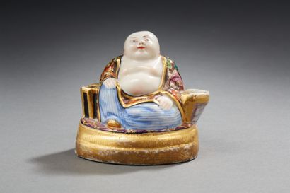 null CHINA OR FRANCE


Porcelain brush holder featuring a pot-bellied Buddha.


19th...