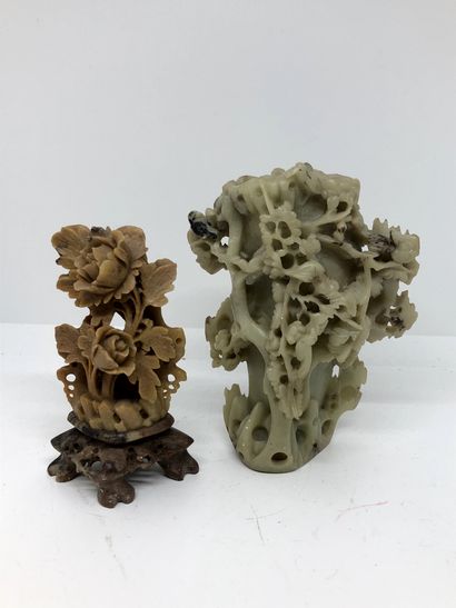 null Deux sculptures en pierre de lave.


H.: 12 cm et 15 cm