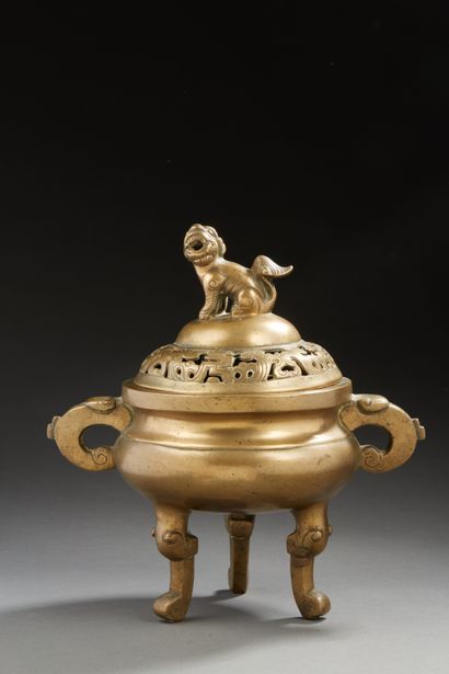null CHINA


A tripod perfume burner with two openwork handles in bronze with a gilded...