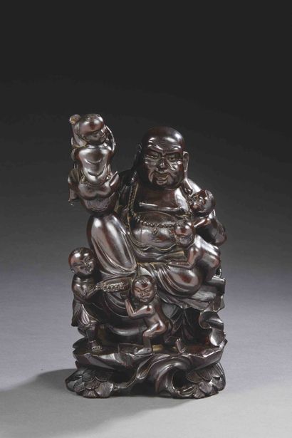 null CHINE


Groupe en bois sculpté et patiné figurant un buddha rieur et des enfants....