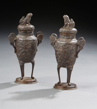 JAPON Pair of bronze covered vases with a kilin motif.
End of 19th century