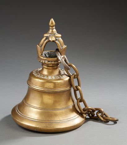 ART SINO-TIBETAIN OU NEPAL Bronze bell with openwork in the upper part
19th century
H:...