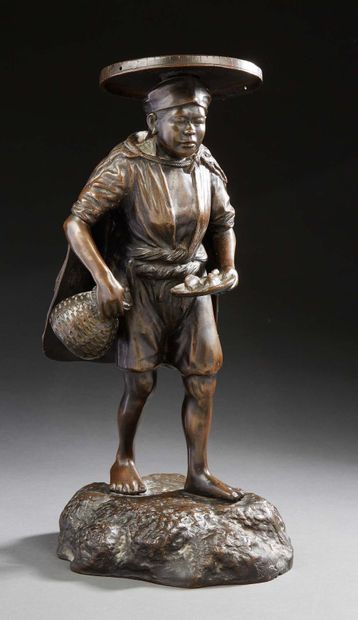 VIETNAM Bronze figure of a sinner.
XXth century
Dim.: 36 cm
