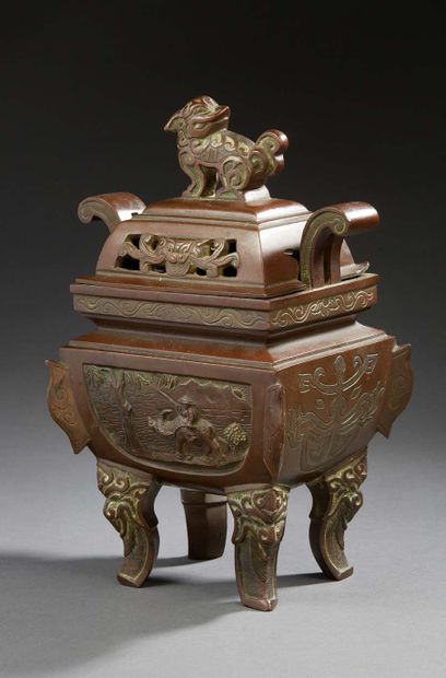 CHINE Rectangular bronze perfume burner with brown patina decorated with characters...