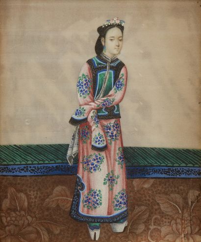 CHINE Painting on silk representing a young woman of quality in a pink dress, work...