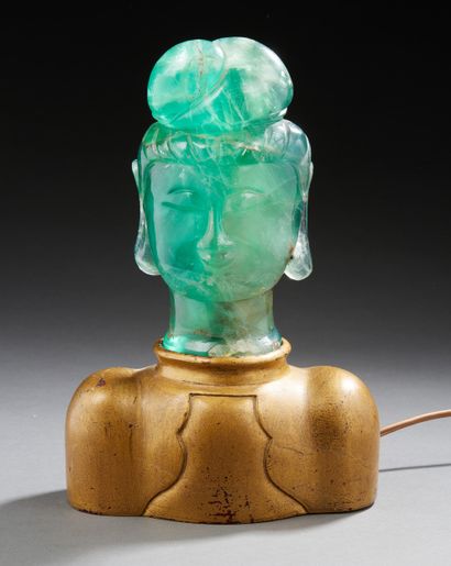 Asie du sud-est Head of a guanyin goddess in green rock crystal in imitation of jade...