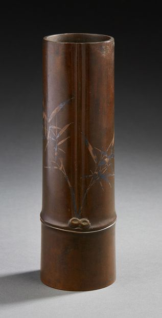 JAPON A brown patina bronze cylindrical brush holder with a bamboo branch design....