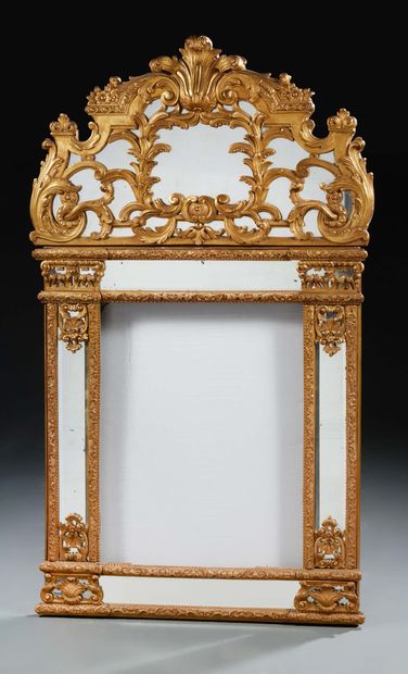 null Wooden and gilded stucco mirror.
Missing the central mirror.
Late 19th century.
Dim...