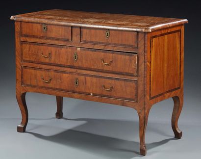 MARQUETED COMMODE made of olive wood in rosewood...