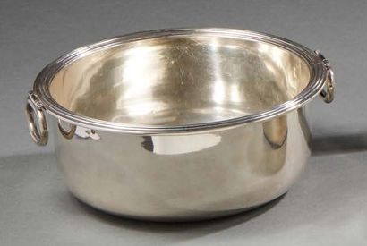 null CASSEROLE in plain silver with removable handles.
Minerve mark.
Weight : 286...