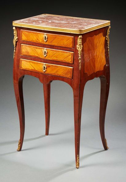 null TABLE DE SALON inlaid with rosewood in amaranth frames underlined by boxwood...