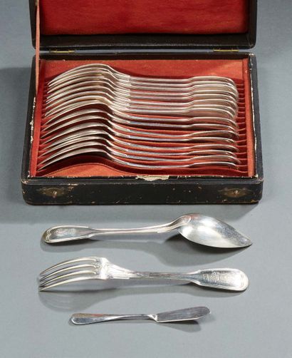 null SET of twelve forks and twelve spoons in silver, threaded model.
Minerva mark.
Total...
