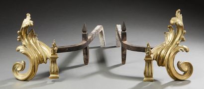 null PAIR OF CHENETS in chased and gilded bronze with rocaille decoration of large...