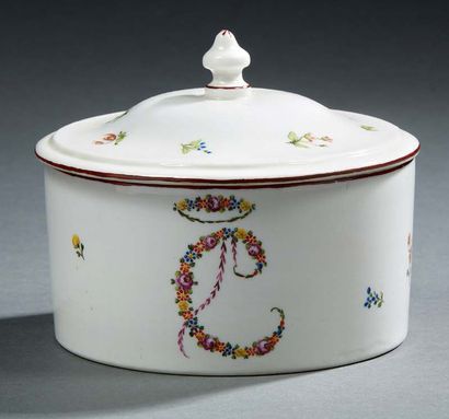 null SET OF PORCELAIN DECORATED WITH FLOWERS :
- Nine creamers with lids and scroll...