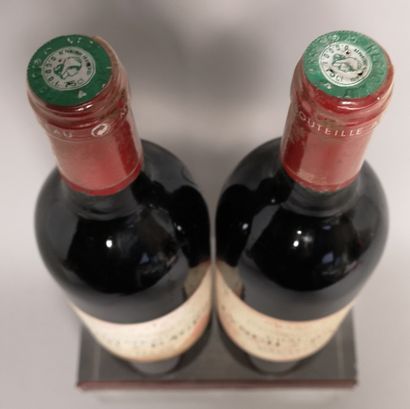 null 2 bouteilles Château LYNCH BAGES - 5e GCC Pauillac 1993 

Etiquettes tachées...