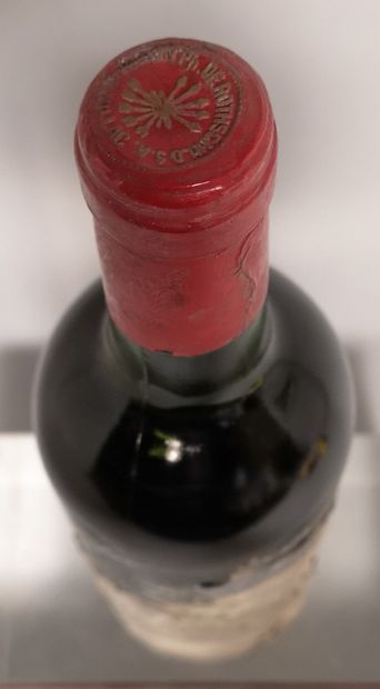 null 1 bouteille Château MOUTON ROTHSCHILD - 1er GCC Pauillac 1976 

Etiquette abîmée,...