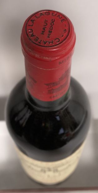 null 1 bouteille Château LA LAGUNE - 3e GCC Haut Médoc 1992 

Etiquette légèrement...