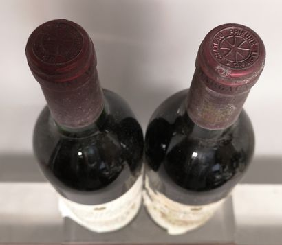 null 2 bouteilles Château PRIEURE LICHINE - 4e GCC Margaux 1981 

Etiquettes tachées...