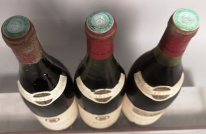 null 3 bouteilles MOREY SAINT DENIS - Domaine ARLAUD 2 de 1973 et 1 de 1977 

Etiquettes...