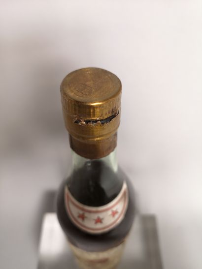 null 1 flacon 70cl COGNAC Petite Champagne Trois étoiles Années 60 - BRILLET 

Etiquette...