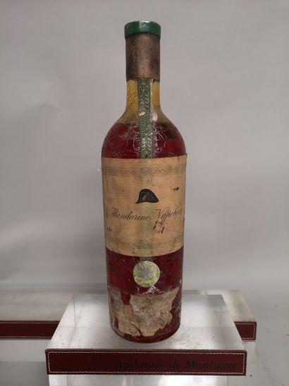 null 1 bouteille MANDARINE NAPOLEON Années 1970