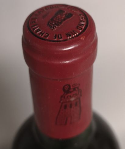 null 1 bouteille Château LATOUR - 1er Gcc Pauillac 1991 

Etiquette légèrement tachée...