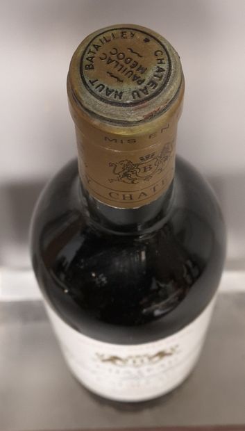 null 1 bouteille Château HAUT BATAILLEY - 5e Gcc Pauillac 1987 

Etiquette légèrement...