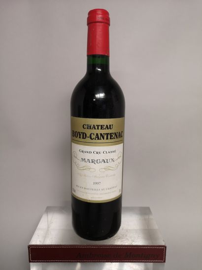 null 1 bouteille Château BOYD CANTENAC - 3e GCC Margaux 1997 

Etiquette légèrement...