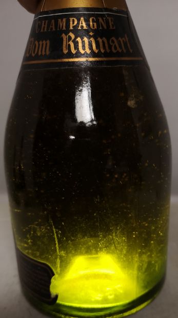 null 1 bouteille CHAMPAGNE DOM RUINART "Blanc de Blancs" 1973

Etiquette légèrement...