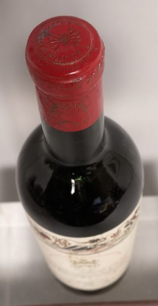 null 1 bouteille Château MOUTON ROTHSCHILD - 1er GCC Pauillac 1957 

Etiquette légèrement...