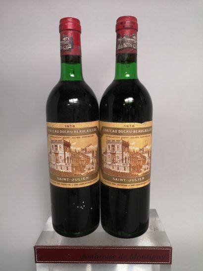 null 2 bouteilles Château DUCRU BEAUCAILLOU - 2e Gcc Saint Julien 1976 

Etiquettes...