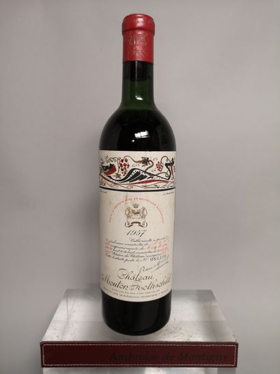 null 1 bouteille Château MOUTON ROTHSCHILD - 1er GCC Pauillac 1957 

Etiquette légèrement...