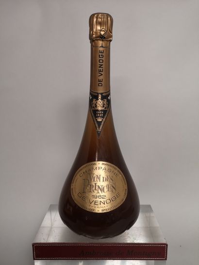 null 1 bouteille CHAMPAGNE De VENOGE 1962

Etiquette légèrement griffée. Couleur...