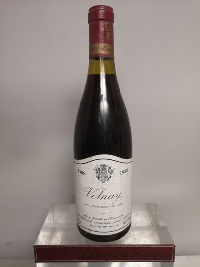null 1 bouteille VOLNAY - Henri BOILLOT 1988 

Etiquette légèrement tachée et fr...