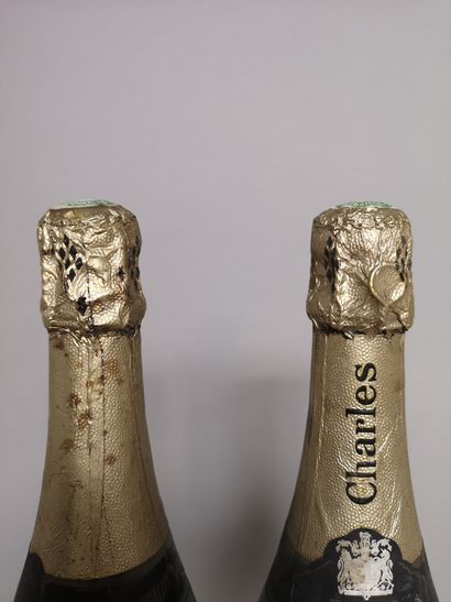 null 2 bouteilles CHAMPAGNE Charles HEIDSIECK 1969

Etiquettes légèrement tachées....